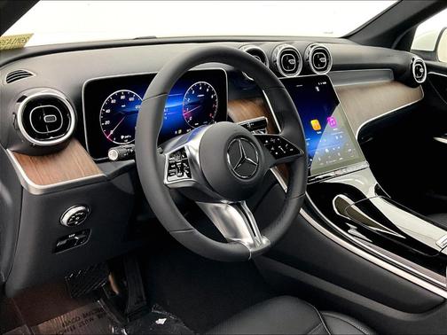 Polar White 2026 Mercedes-Benz GLC 300 Base