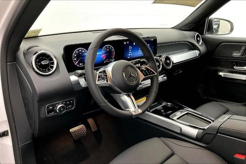 Polar White 2026 Mercedes-Benz GLB 250 Base