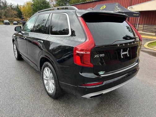 2016 Volvo XC90 T6 Momentum