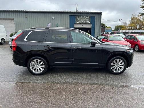 2016 Volvo XC90 T6 Momentum