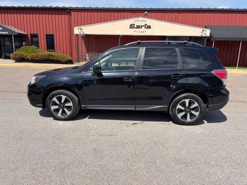 Crystal Black Silica 2017 Subaru Forester 2.5i Premium