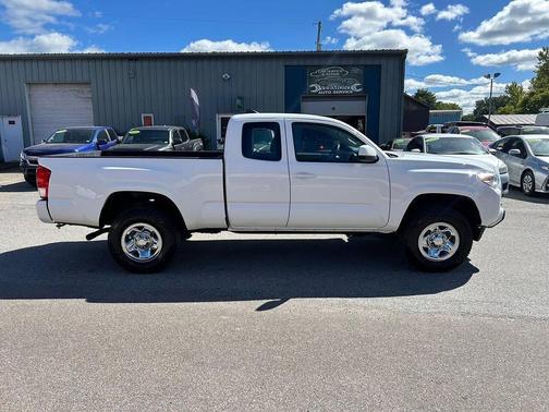 2017 Toyota Tacoma SR
