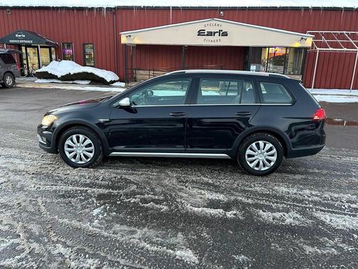 2017 Volkswagen Golf Alltrack TSI S
