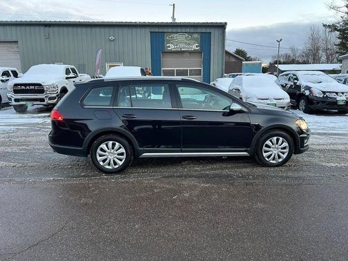 2017 Volkswagen Golf Alltrack TSI S