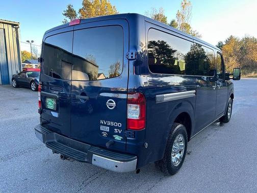2012 Nissan NV Passenger NV3500 HD SV V8
