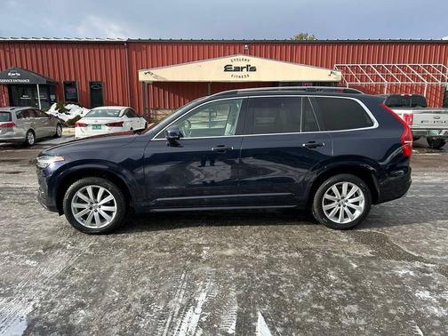 2016 Volvo XC90 T6 Momentum