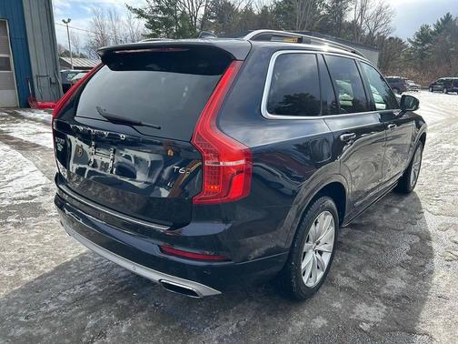 2016 Volvo XC90 T6 Momentum