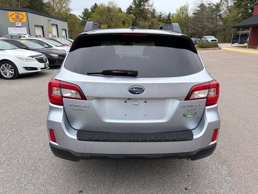 Ice Silver Metallic 2016 Subaru Outback 3.6R Limited