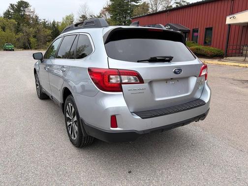 Ice Silver Metallic 2016 Subaru Outback 3.6R Limited