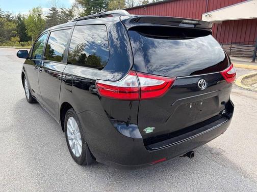 Midnight Black Metallic 2017 Toyota Sienna LE