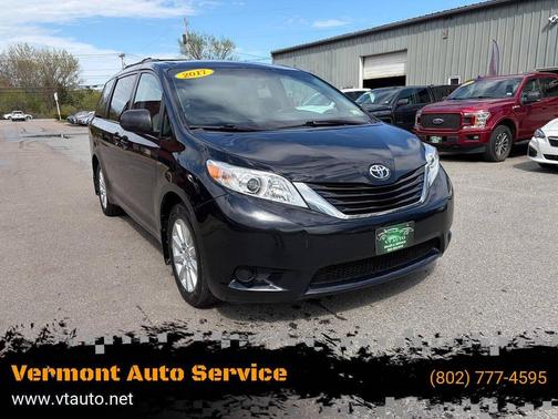 Midnight Black Metallic 2017 Toyota Sienna LE