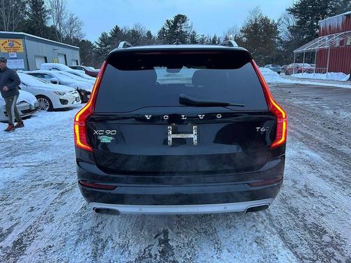 2016 Volvo XC90 T6 Momentum