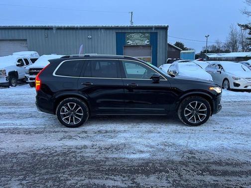 2016 Volvo XC90 T6 Momentum