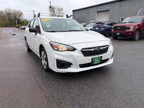 Crystal White Pearl 2019 Subaru Impreza 2.0i