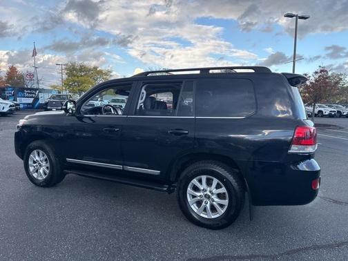 2016 Toyota Land Cruiser Base