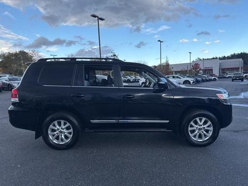 2016 Toyota Land Cruiser Base