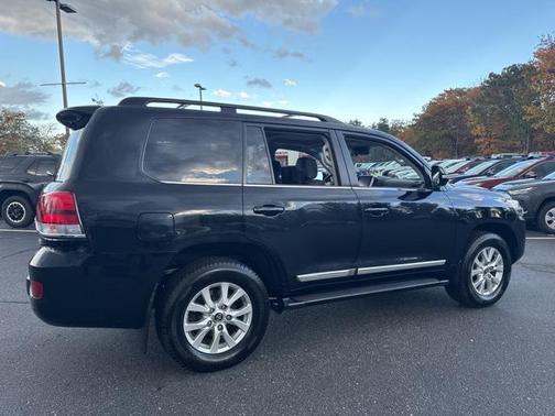 2016 Toyota Land Cruiser Base
