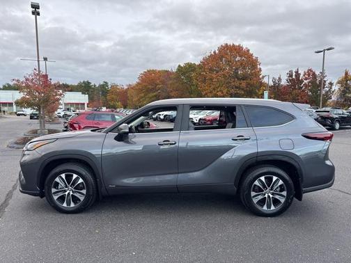 2024 Toyota Highlander Hybrid XLE