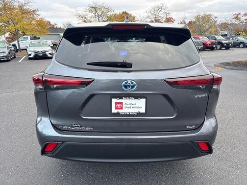 2024 Toyota Highlander Hybrid XLE