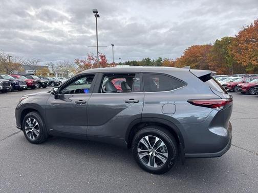 2024 Toyota Highlander Hybrid XLE