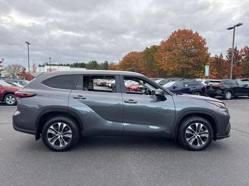 2024 Toyota Highlander Hybrid XLE