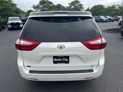 2017 Toyota Sienna XLE Premium