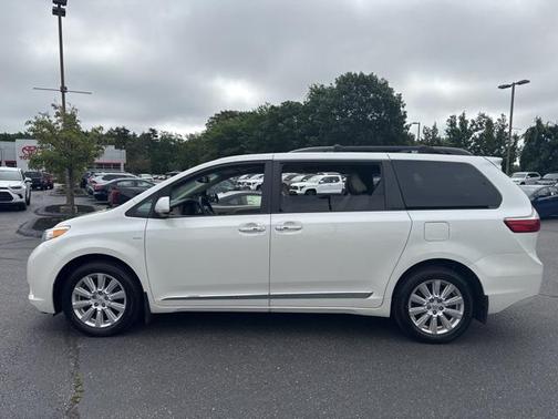 2017 Toyota Sienna XLE Premium