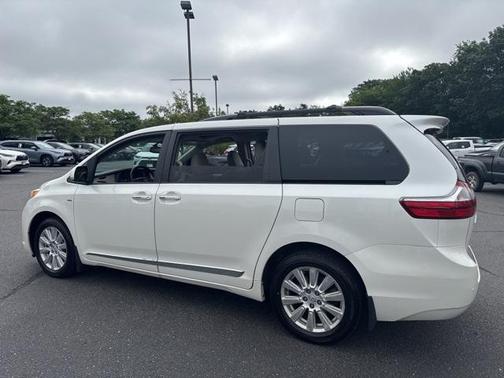 2017 Toyota Sienna XLE Premium