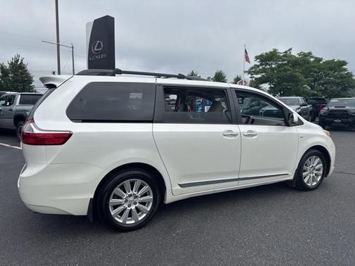 2017 Toyota Sienna XLE Premium