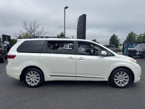 2017 Toyota Sienna XLE Premium