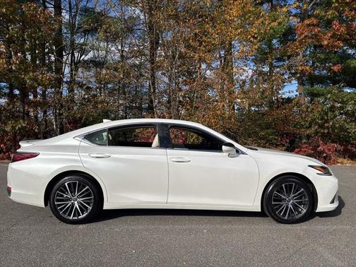 2025 Lexus ES 300h Premium