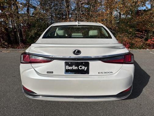 2025 Lexus ES 300h Premium