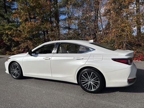 2025 Lexus ES 300h Premium