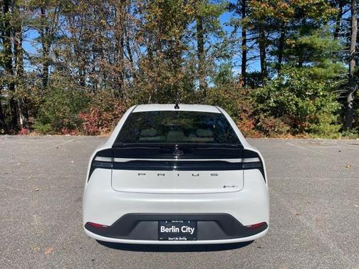 2026 Toyota Prius Plug-In Hybrid SE