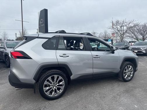 2022 Toyota RAV4 XLE Premium