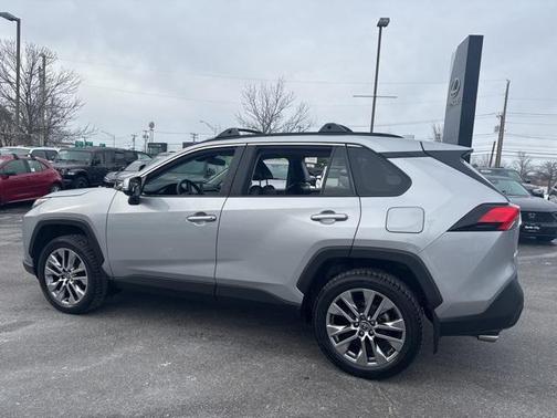 2022 Toyota RAV4 XLE Premium