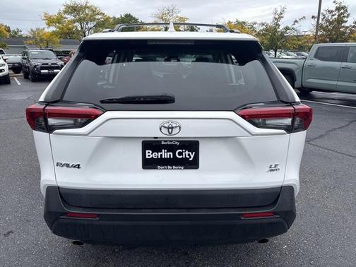2020 Toyota RAV4 LE