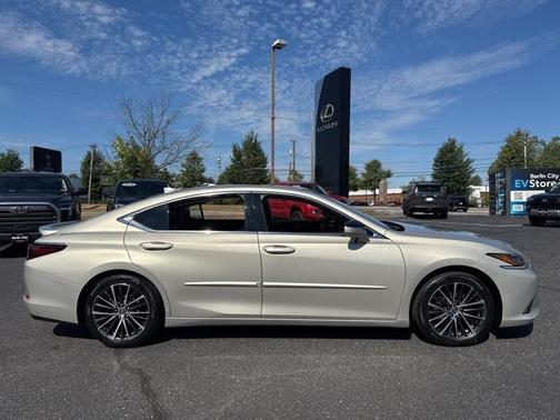 2022 Lexus ES 350 Premium