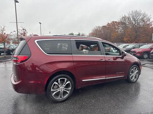 2022 Chrysler Pacifica L