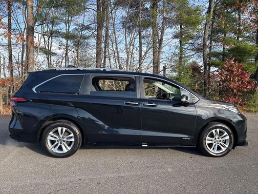 2021 Toyota Sienna Limited 7-Passenger