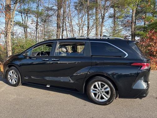 2021 Toyota Sienna Limited 7-Passenger