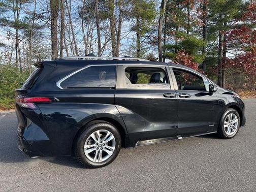 2021 Toyota Sienna Limited 7-Passenger