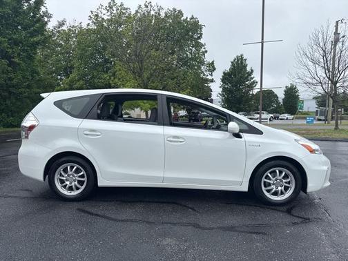 2014 Toyota Prius v Two