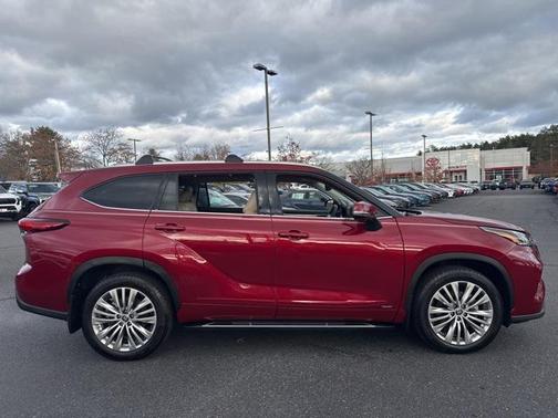 2023 Toyota Highlander Hybrid Platinum