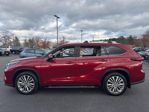 2023 Toyota Highlander Hybrid Platinum