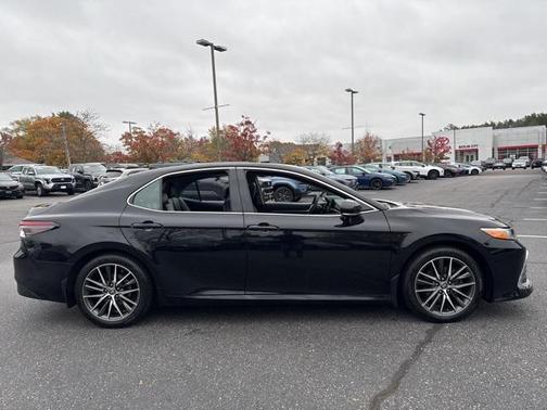 2022 Toyota Camry Hybrid XLE