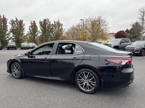 2022 Toyota Camry Hybrid XLE