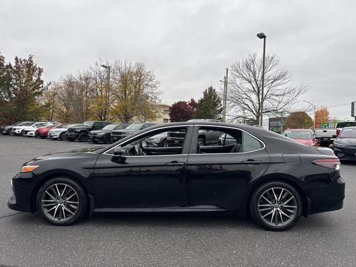 2022 Toyota Camry Hybrid XLE