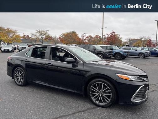 2022 Toyota Camry Hybrid XLE