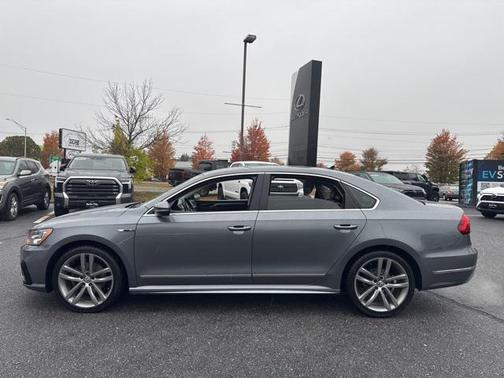 2017 Volkswagen Passat 1.8T R-Line w/Comfort